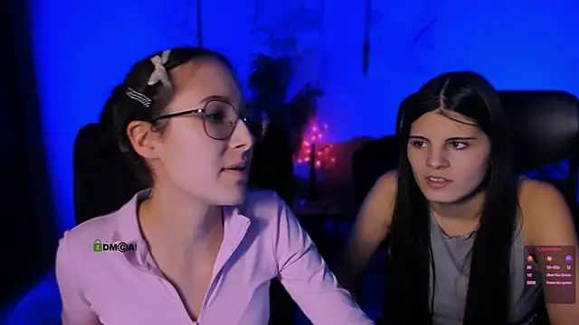 Snapshot of mona_cloud chatting on 11/24/25, 12:43 mona cloud online show from 11/24/25, 12:43