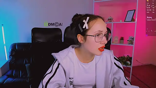 Snapshot of mona_cloud chatting on 11/27/25, 01:51 mona cloud online show from 11/27/25, 01:51