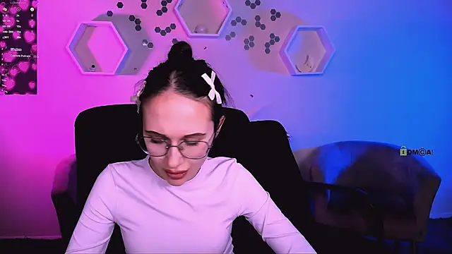 Snapshot of mona_cloud chatting on 12/01/25, 01:10 mona cloud online show from 12/01/25, 01:10