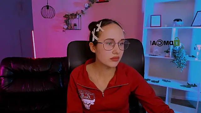 mona cloud online show from 03/24/26, 11:43