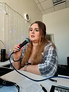 Juicy PeachLux online show from 04/17/26, 07:44