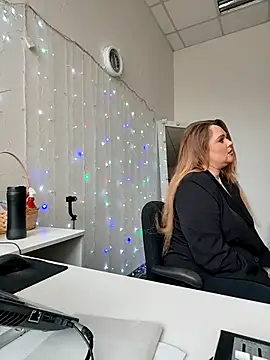 Juicy PeachLux online show from 04/19/26, 08:02