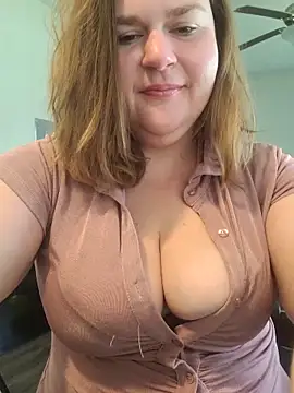 Snapshot of Bigmouthbitch chatting on 09/13/25, 04:29 Bigmouthbitch online show from 09/13/25, 04:29