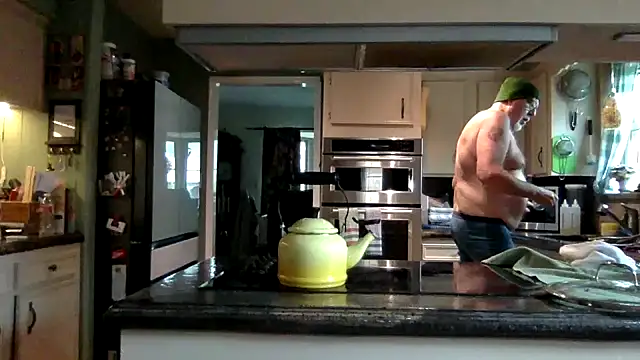 superbearboss online show from 04/20/26, 04:32