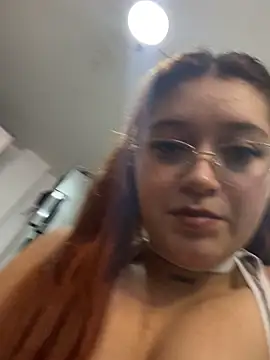 Snapshot of Karina_Leon chatting on 06/03/26, 10:04 Karina Leon online show from 06/03/26, 10:04