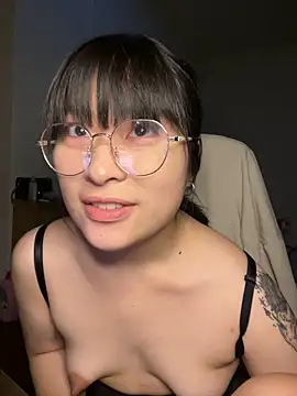 Snapshot of 214Jun chatting on 10/14/25, 03:46 214Jun online show from 10/14/25, 03:46