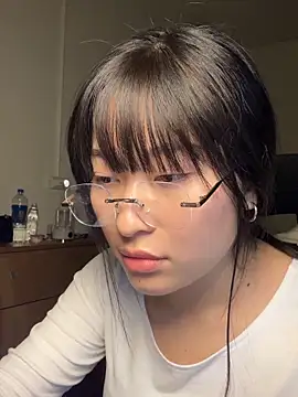 Snapshot of 214Jun chatting on 11/18/25, 05:39 214Jun online show from 11/18/25, 05:39