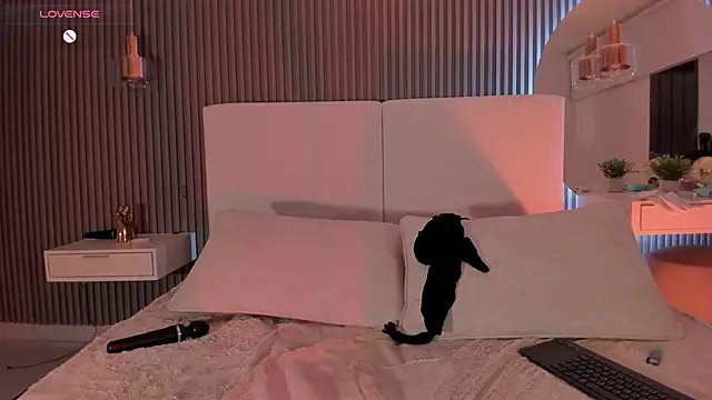 Zoewhitte online show from 11/10/25, 12:42