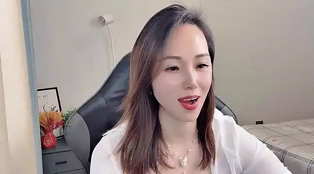 Snapshot of Dewluna chatting on 03/06/25, 04:07 Dewluna online show from 03/06/25, 04:07