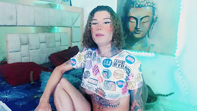 Snapshot of ana_tsxxx chatting on 10/25/25, 01:02 ana tsxxx online show from 10/25/25, 01:02