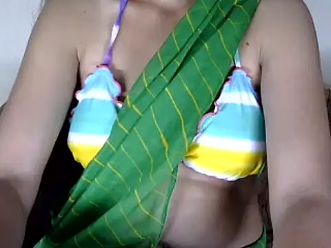 Snapshot of priya_patel chatting on 03/11/25, 05:16 priya patel online show from 03/11/25, 05:16