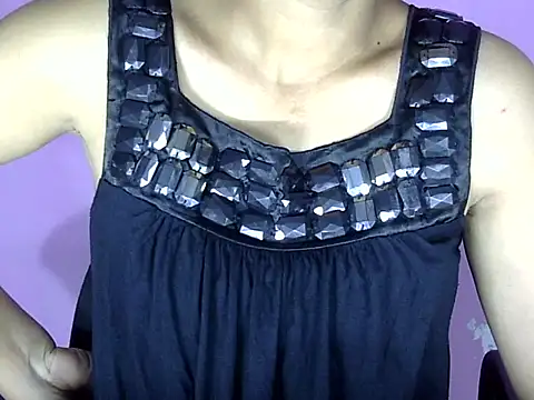 Snapshot of priya_patel chatting on 11/21/25, 03:16 priya patel online show from 11/21/25, 03:16