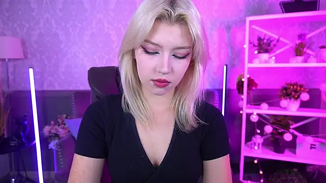 SelenaIris online show from 09/15/25, 06:13