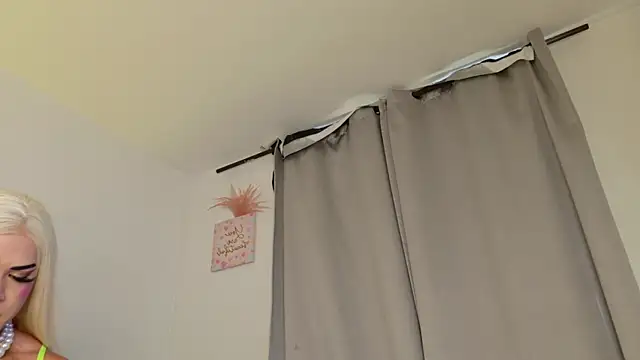 Snapshot of isahilton1 chatting on 10/22/25, 06:18 isahilton1 online show from 10/22/25, 06:18