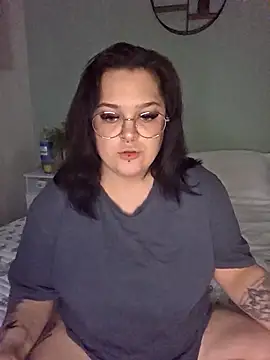 Snapshot of Saucy-Serenity chatting on 10/19/25, 07:03 Saucy-Serenity online show from 10/19/25, 07:03