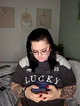 Saucy-Serenity online show from 12/21/25, 09:11