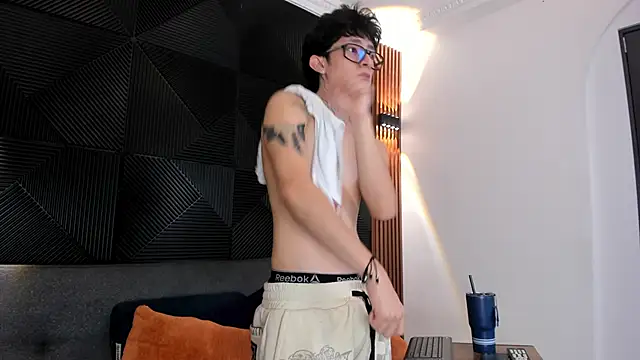 troy rouge online show from 03/12/25, 10:07