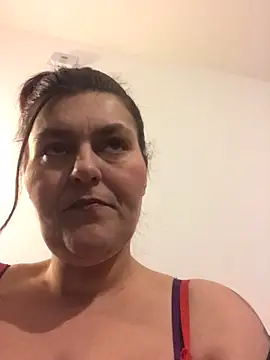 Curvy-Essex-Milf online show from 03/21/25, 12:51