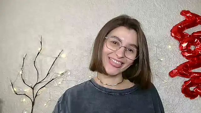 luna Gharming online show from 03/19/25, 10:55