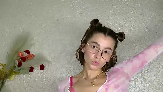 luna Gharming online show from 09/11/25, 06:35