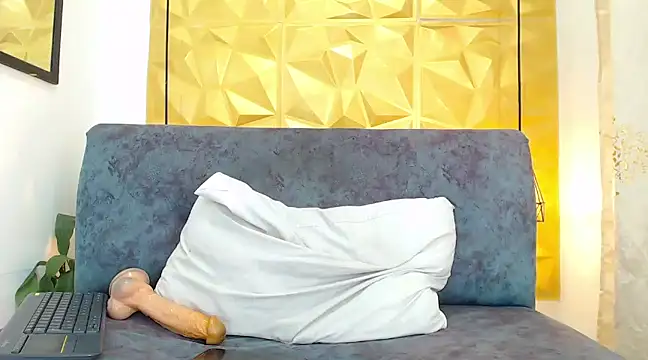 Small Hot19 online show from 03/11/25, 05:46