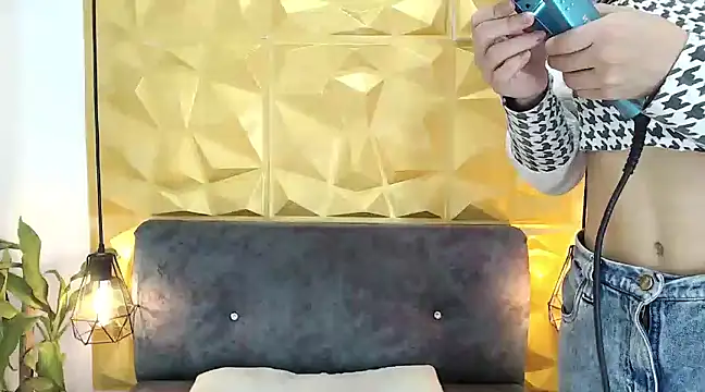 Small Hot19 online show from 03/20/25, 03:25