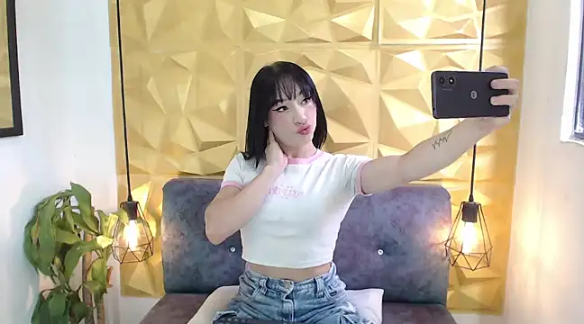 Small Hot19 online show from 03/22/25, 05:20