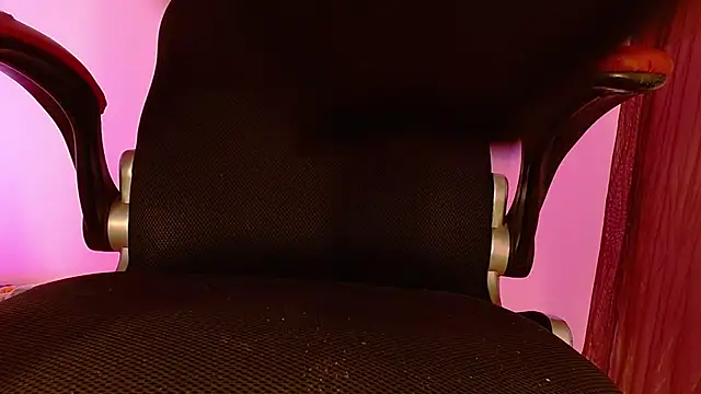 Small Hot19 online show from 11/16/25, 09:15