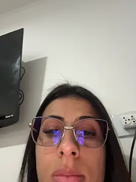 jheicylli online show from 07/11/26, 12:46