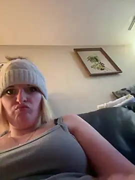 Snapshot of KITTYBOOBOOFUXX chatting on 02/02/26, 05:28 KITTYBOOBOOFUXX online show from 02/02/26, 05:28