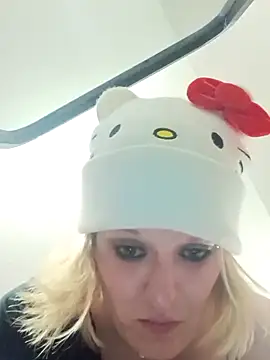Snapshot of KITTYBOOBOOFUXX chatting on 02/15/26, 06:54 KITTYBOOBOOFUXX online show from 02/15/26, 06:54