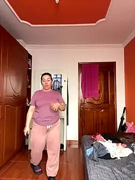 Luna-nevada online show from 11/18/25, 03:49