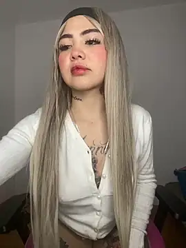 Mia cullen  online show from 10/11/25, 01:38