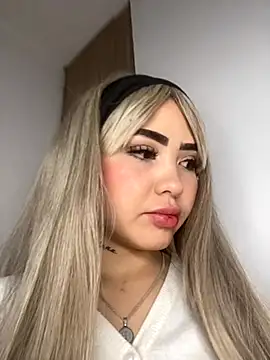 Mia cullen  online show from 10/12/25, 01:48