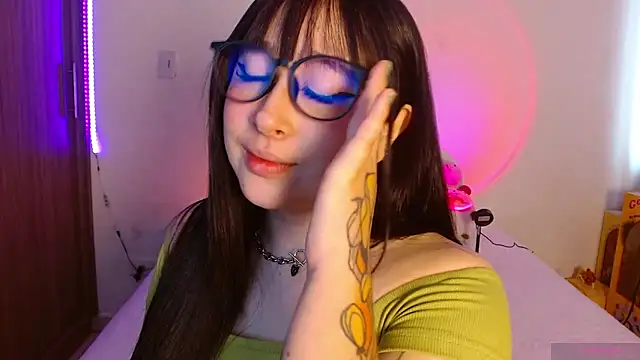 Snapshot of Oliviargf chatting on 04/28/26, 02:33 Oliviargf online show from 04/28/26, 02:33