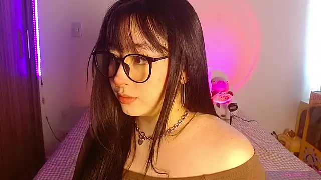 Snapshot of Oliviargf chatting on 06/16/26, 01:14 Oliviargf online show from 06/16/26, 01:14