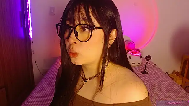 Snapshot of Oliviargf chatting on 06/17/26, 01:19 Oliviargf online show from 06/17/26, 01:19