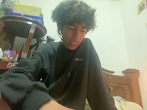 kirito kun online show from 03/18/26, 04:54