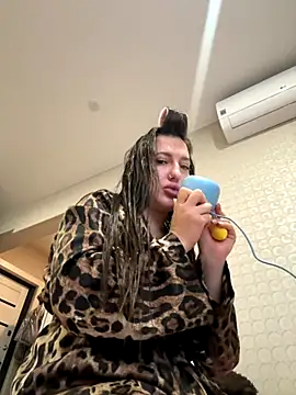 Snapshot of AleksandraRich chatting on 11/09/25, 02:10 AleksandraRich online show from 11/09/25, 02:10