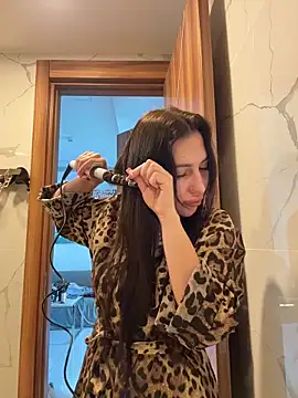 Snapshot of AleksandraRich chatting on 11/28/25, 01:08 AleksandraRich online show from 11/28/25, 01:08