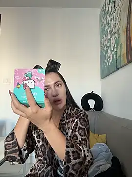 Snapshot of AleksandraRich chatting on 12/02/25, 01:00 AleksandraRich online show from 12/02/25, 01:00