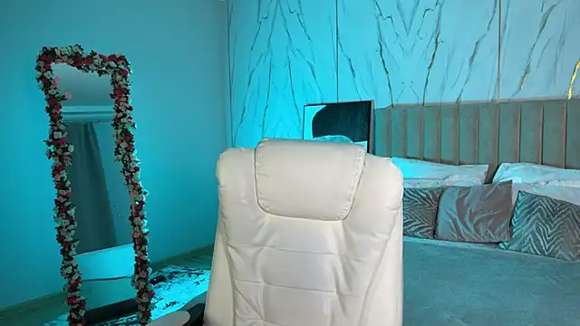  Vikky Moon  online show from 12/02/25, 01:00