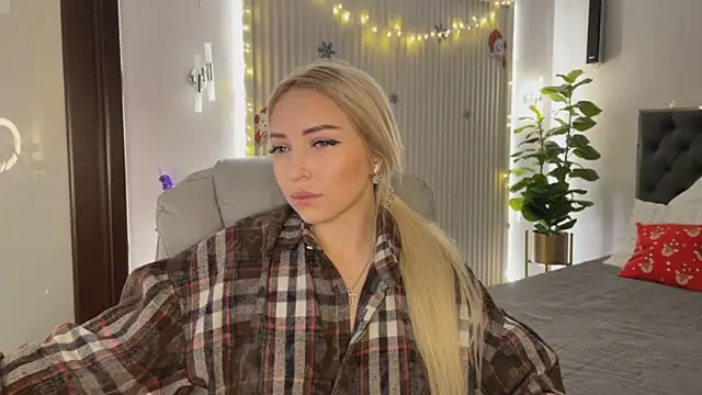 OhMyEmma online show from 12/22/25, 01:24