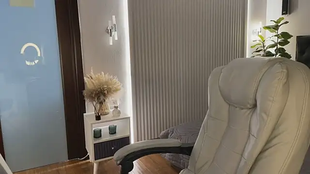 OhMyEmma online show from 04/04/26, 01:04