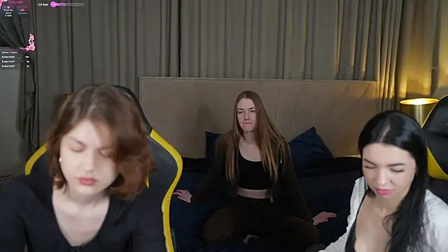 Snapshot of Molly_Crazy_ chatting on 03/07/25, 06:33 Molly Crazy online show from 03/07/25, 06:33