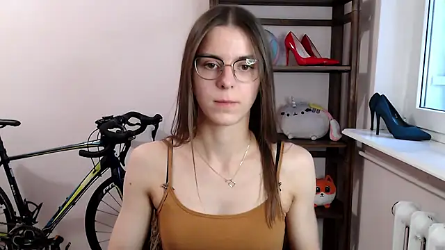 Snapshot of love_megi chatting on 12/17/25, 02:23 love megi online show from 12/17/25, 02:23