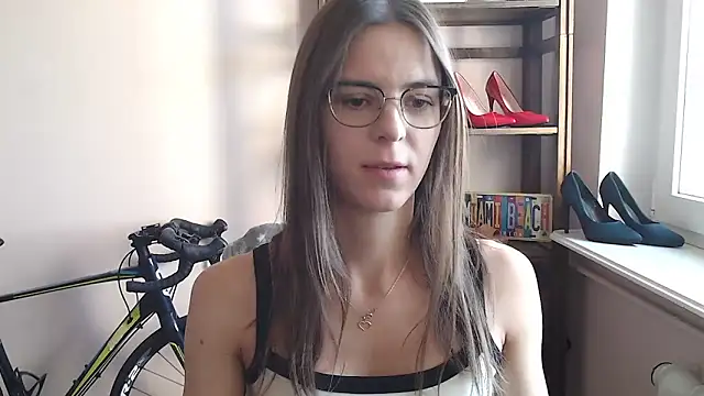Snapshot of love_megi chatting on 05/02/26, 06:29 love megi online show from 05/02/26, 06:29