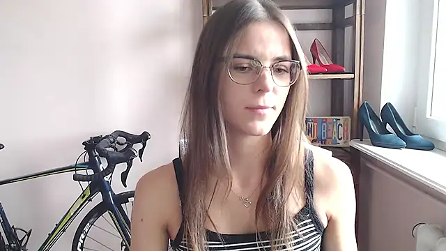 Snapshot of love_megi chatting on 05/07/26, 01:27 love megi online show from 05/07/26, 01:27