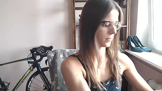 Snapshot of love_megi chatting on 06/02/26, 01:24 love megi online show from 06/02/26, 01:24