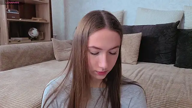 Kira mindnes online show from 04/12/26, 06:18